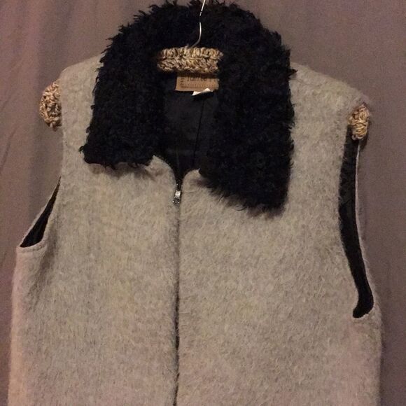 Ladies Painted Pony Faux Fur Vest - Picture 3 of 6